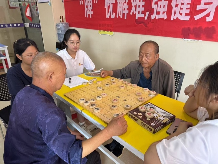 欢声笑语不, 帮助老人们