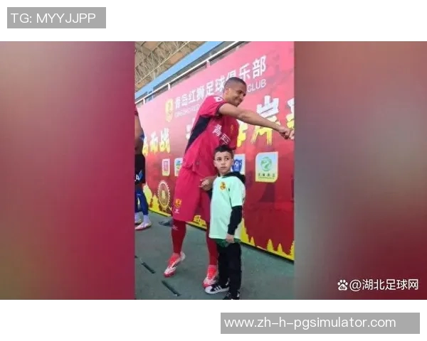 嗯足球足球球星专访：探寻他们背后的成长故事与场上激情瞬间